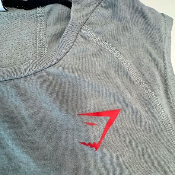 Gray Gymshark Men's Sleeveless Shirt - Picture 3 of 5